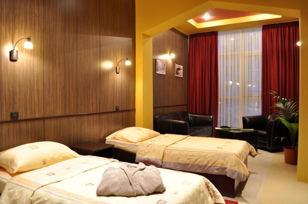 Hotel Fortuna Banja Luka Ngoại thất bức ảnh